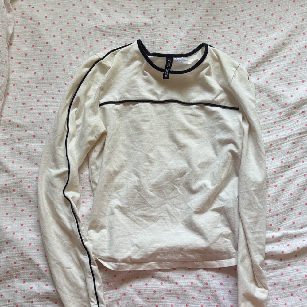 H&M Cream Long Sleeve Top with Black Accents